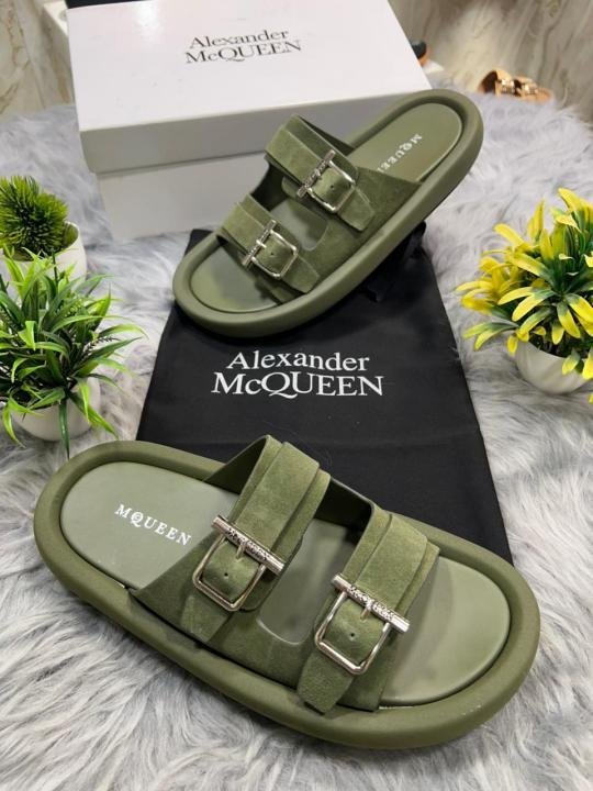 ALEXANDER MCQUEEN
 Suede GREEN Leather 
Double Buckle Sandals